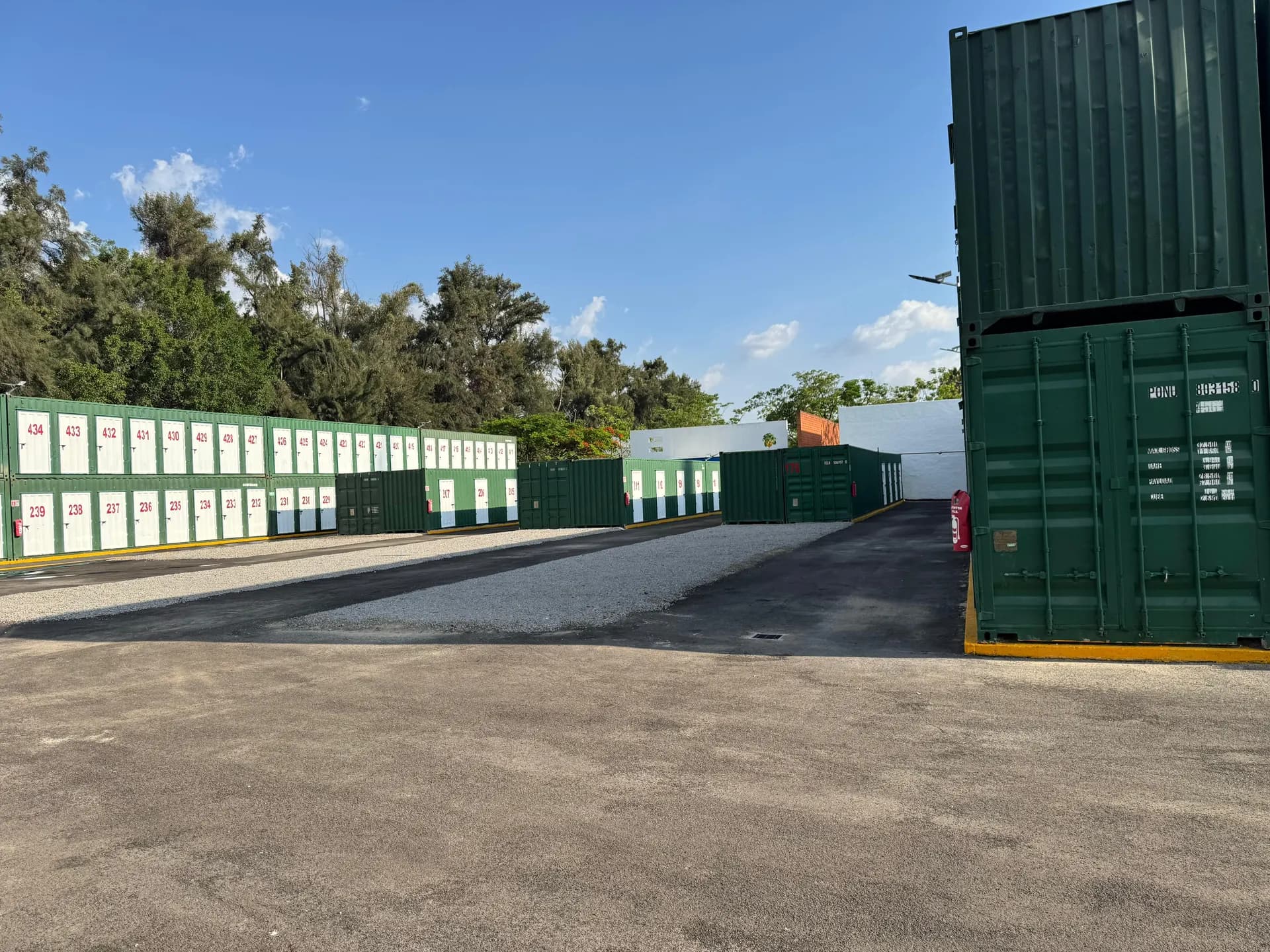 Interior de mini bodegas en sucursal Av. Vallarta
