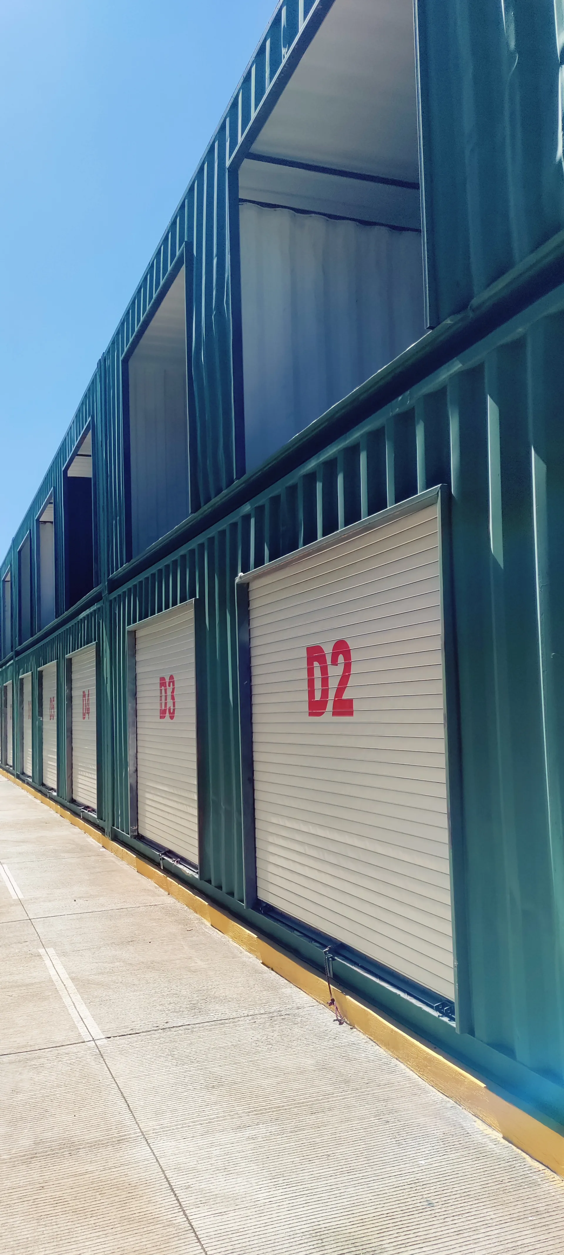 Fachada e instalaciones de la sucursal ToroBox Zona Real